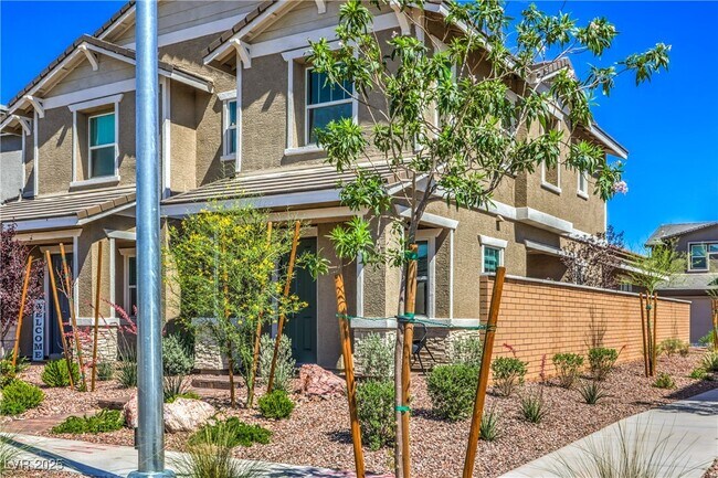 Foto del edificio - 904 Cottonwood Hl Pl
