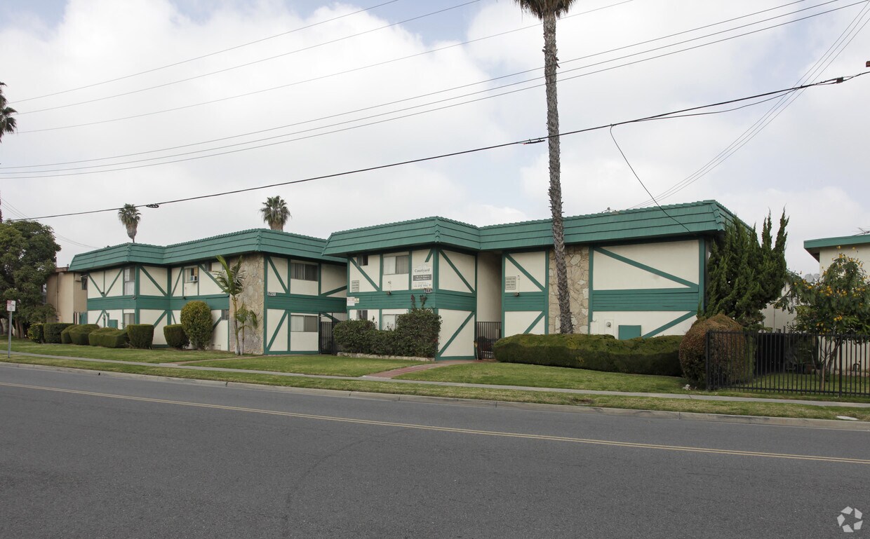 Primary Photo - Courtyard Apartments