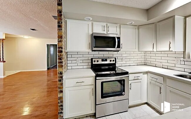 Foto del edificio - 4963 Rathbone Dr