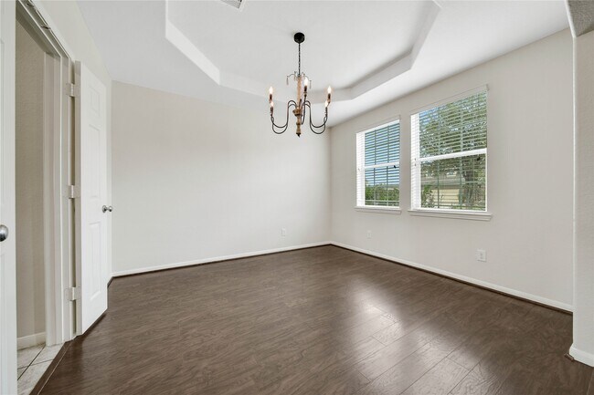 Foto del edificio - 3319 Fairmont Hills Ln