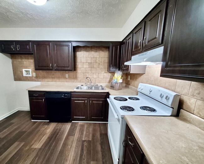 3 Bed - Derby Run Apartments