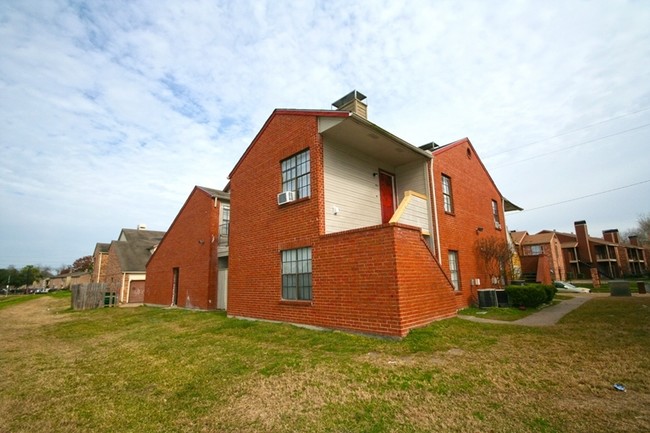Building Photo - Rose Meadows Condos