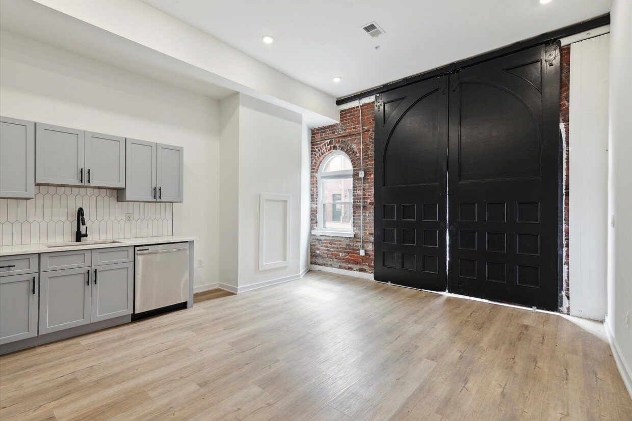 Primary Photo - 1535 N Sydenham St