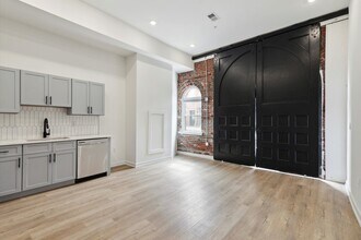 Building Photo - 1535 N Sydenham St