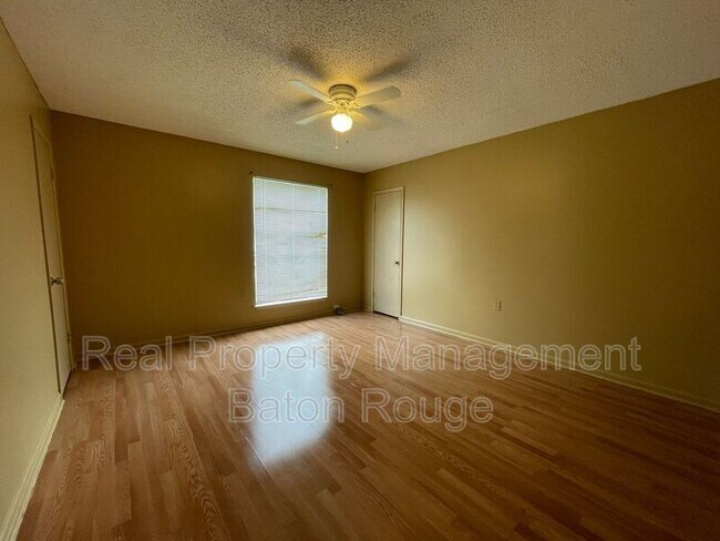 Building Photo - 10952 Cherry Hill Ave