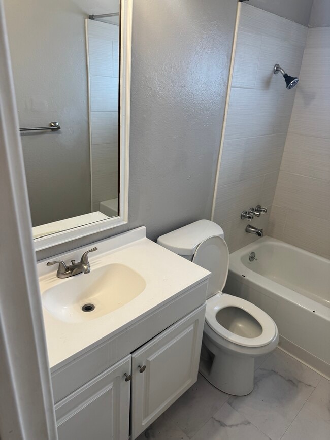 Foto del edificio - 3429 Adams Ln