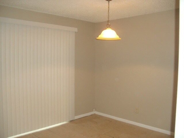 Building Photo - 2821 Kirkwood Cir