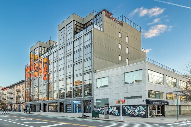 Building Photo - 11-12 44th Dr