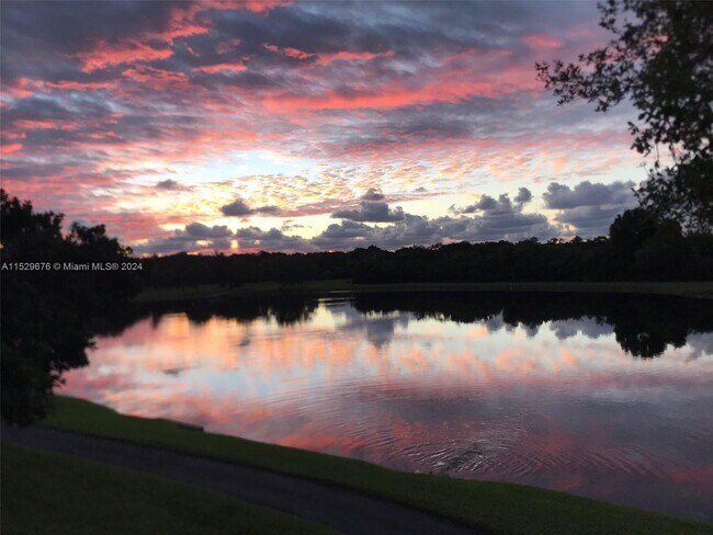 Building Photo - 2767 Carambola Cir S