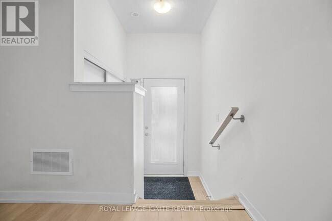 Photo du bâtiment - 1865 Pickering Pkwy