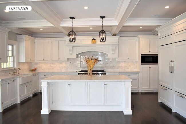 Building Photo - 39 Middle Pond Rd