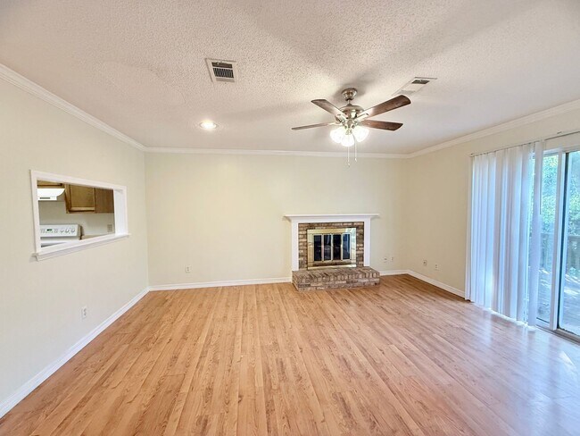 Foto del edificio - 2 Bedroom Townhome Near Scenic Hills