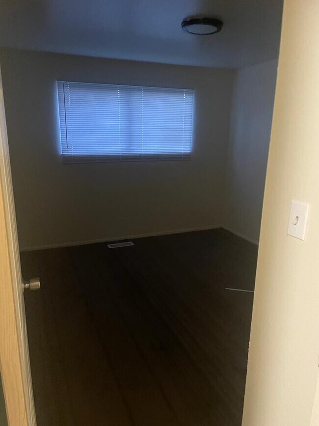 Building Photo - 1158 S Graff Cir