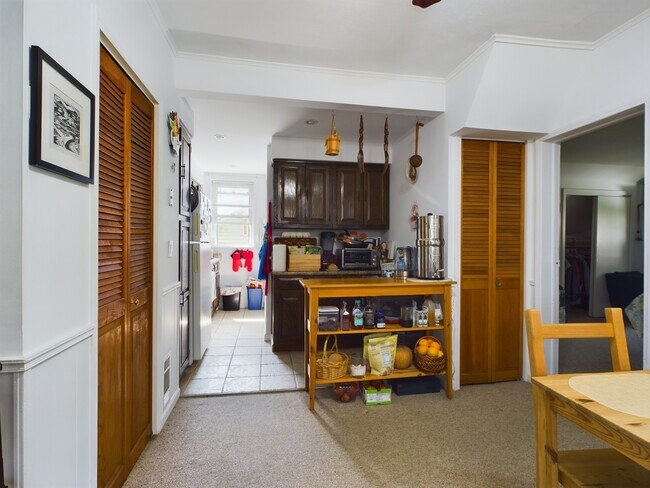Kitchen - 10 Bayview Ave
