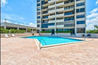 Building Photo - 5600 N Flagler Dr