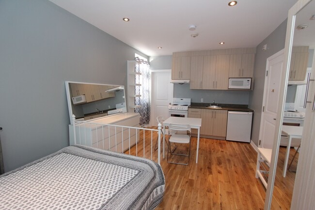 Building Photo - 1230 Rue Du Fort