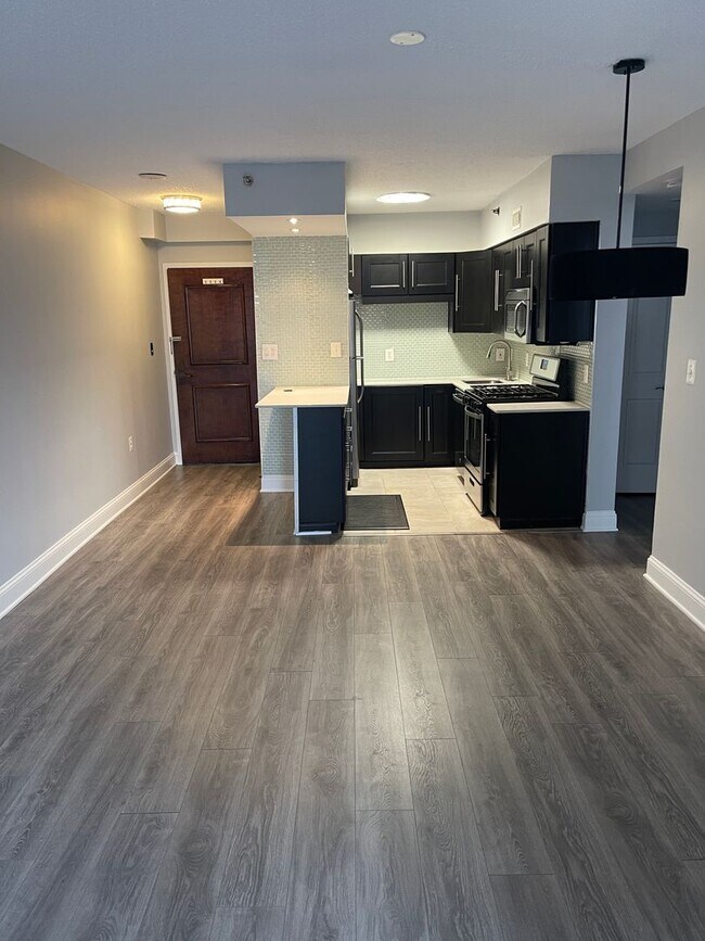 Building Photo - Beautiful 1 Bedroom in Heart of Bethesda