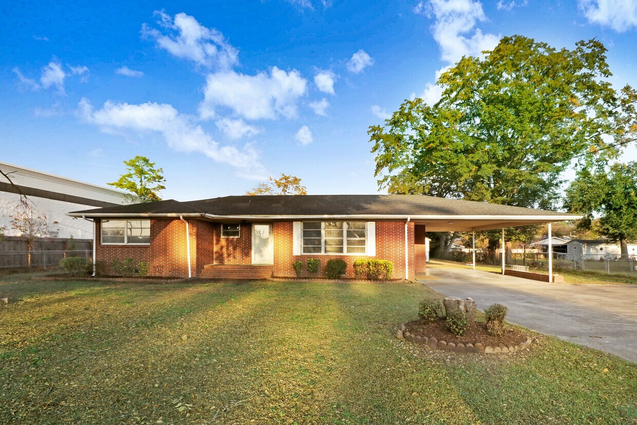 Foto principal - 2703 Langston Dr