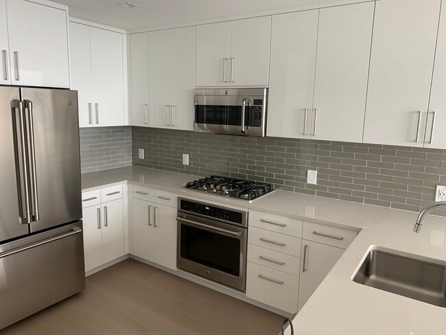 Building Photo - 101 Martha Washington Way Apt #100-39, For...