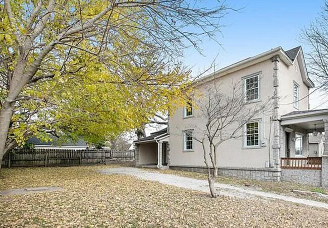Building Photo - Gorgeous 1890's Home