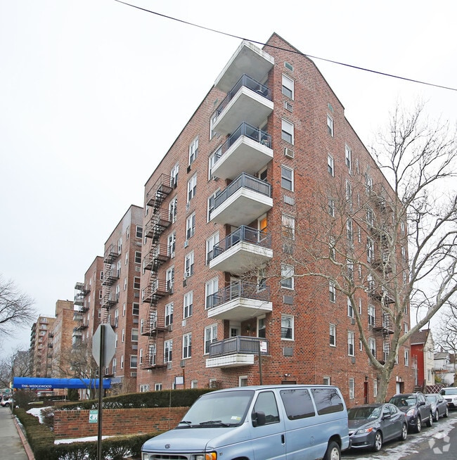 Building Photo - 2580 Ocean Pky