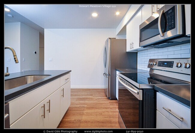 Foto del edificio - One bed, One bath Luxury Apartment at Stewart Meadows - Available June