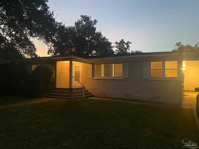 Foto del edificio - 1240 E Jordan St