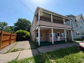 Building Photo - 610 Moosic St