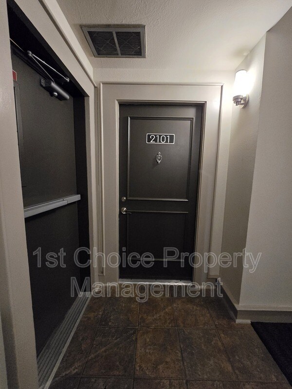 Building Photo - 3333 Darcy St