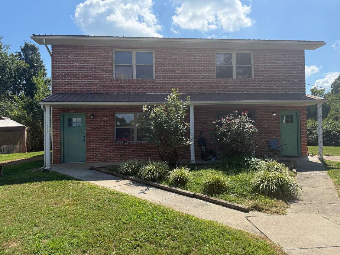 Primary Photo - This fully updated 2-bedroom, 1.5-bath uni...