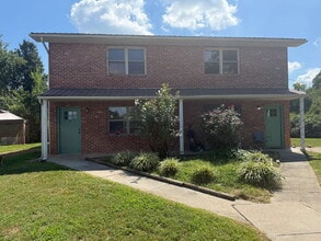 Building Photo - 3241 Blue Springs Rd