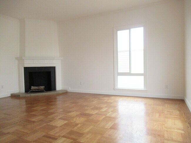 Building Photo - 3939 Ortega St