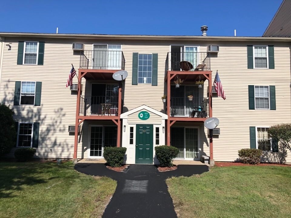 Primary Photo - 1701 White Cedar Blvd