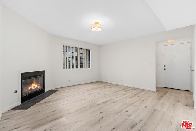 Foto del edificio - 1802 Purdue Ave