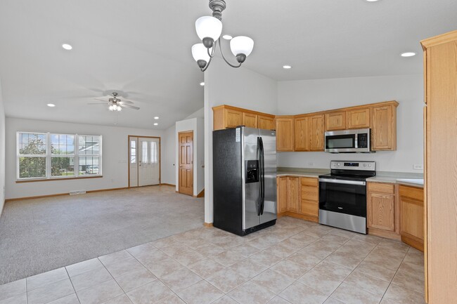 Building Photo - 150 Community Dr