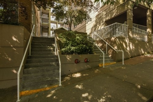 Building Photo - Ambassador II Condominiums - 2 bedrooms