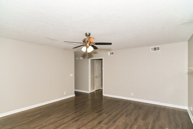 Foto del edificio - 3079 Roscommon Dr