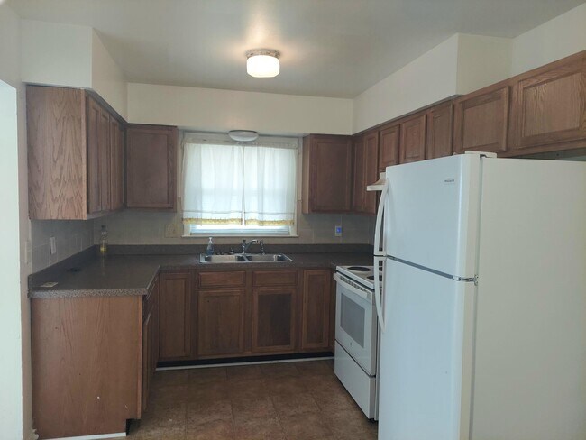 Building Photo - 679 Anniston Dr