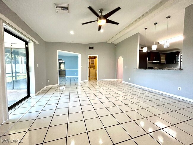 Foto del edificio - 3803 SW 6th Ave