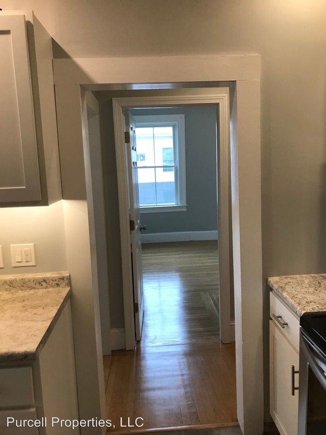 Building Photo - 1 br, 1 bath Apartment - 19 School St