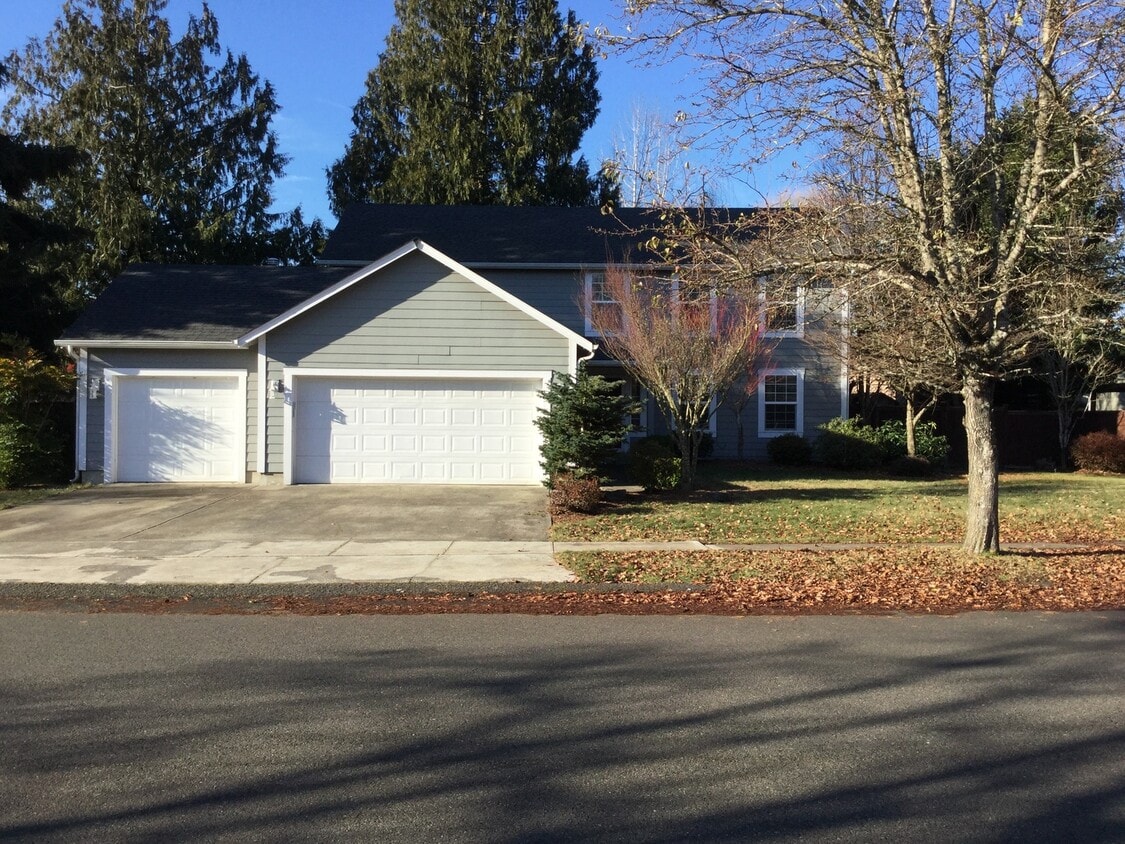 2100 Square Foot 4 Bed Room Home Fenced Y... - 2100 Square Foot  4 Bed Room Home Fenced Y...