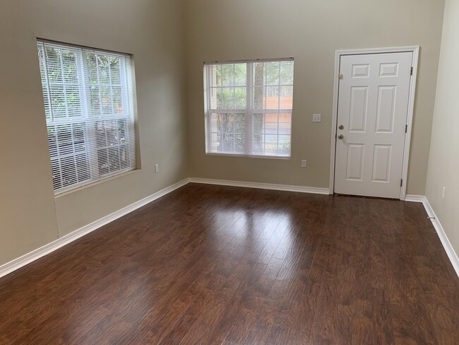 Building Photo - 1545 Bentley Cir