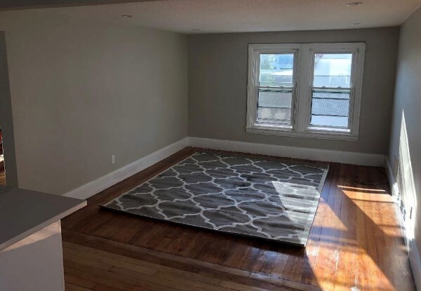 Foto principal - 21 E Emerson St