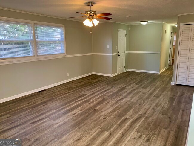 Building Photo - 3006 Cleburne Pkwy