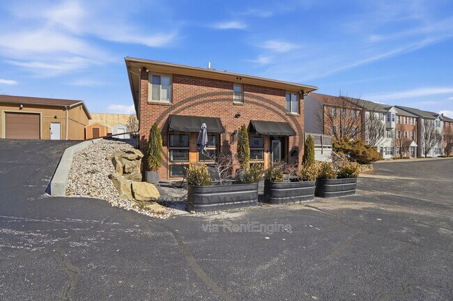 Foto del edificio - 1133 N Byrne Rd