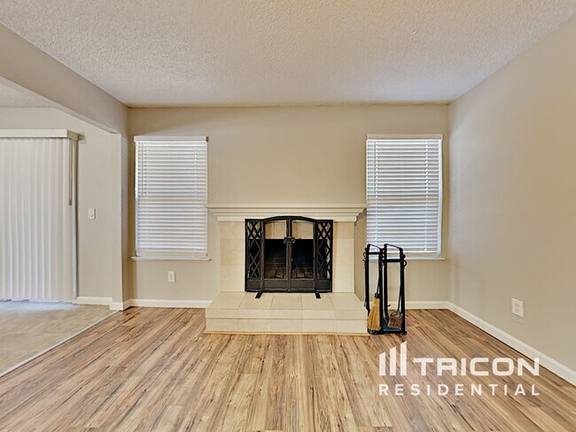 Foto del edificio - 58 Mosswood Dr
