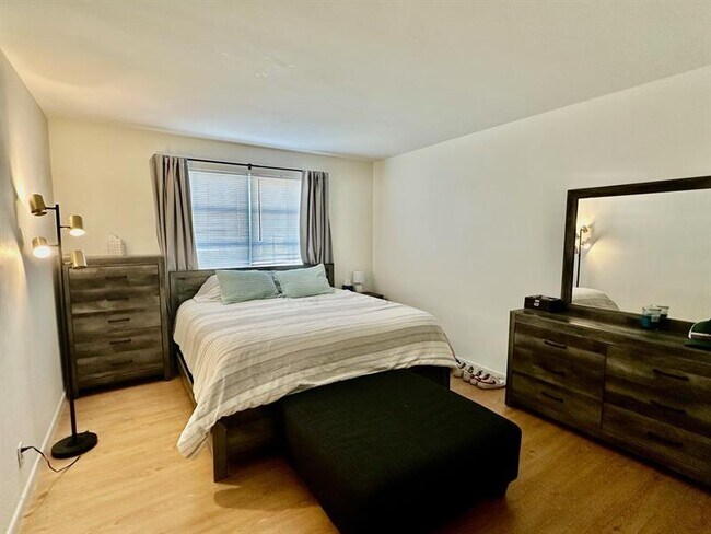 Foto del edificio - 1821 NE 62nd St