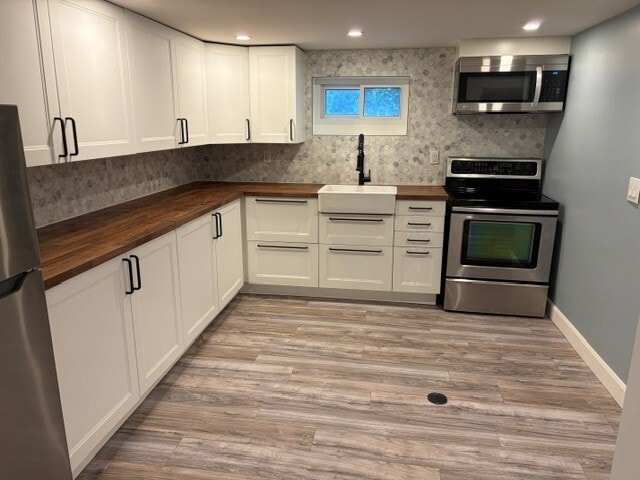 Modern kitchen - 302 E 27th St