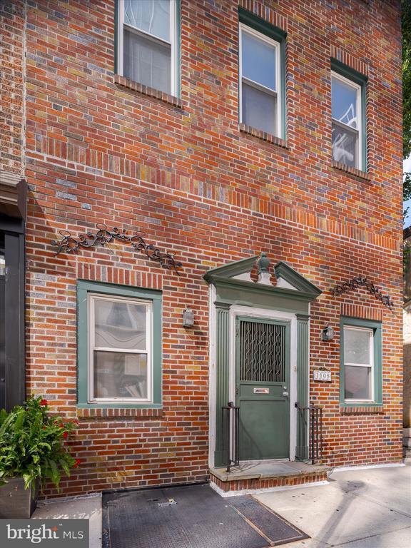 Building Photo - 1108 Locust St