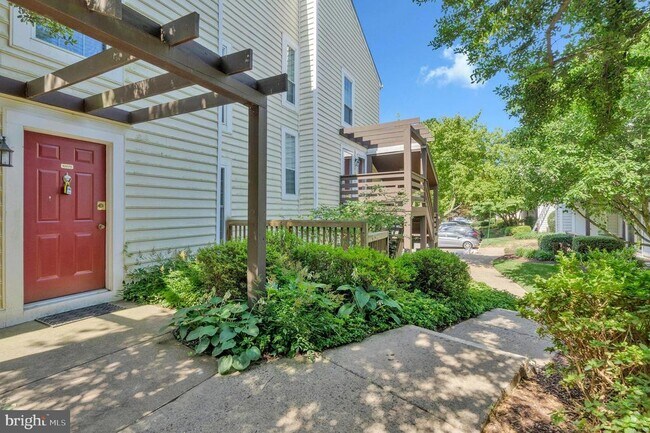 Foto del edificio - 10070 Oakton Terrace Rd